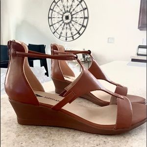 NEVER WORN, BROWN SANDALS!!!